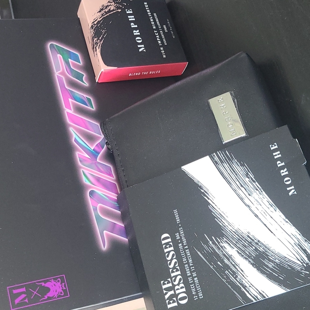 Makeup Palette, Brush Set and Highlighter by Morphe